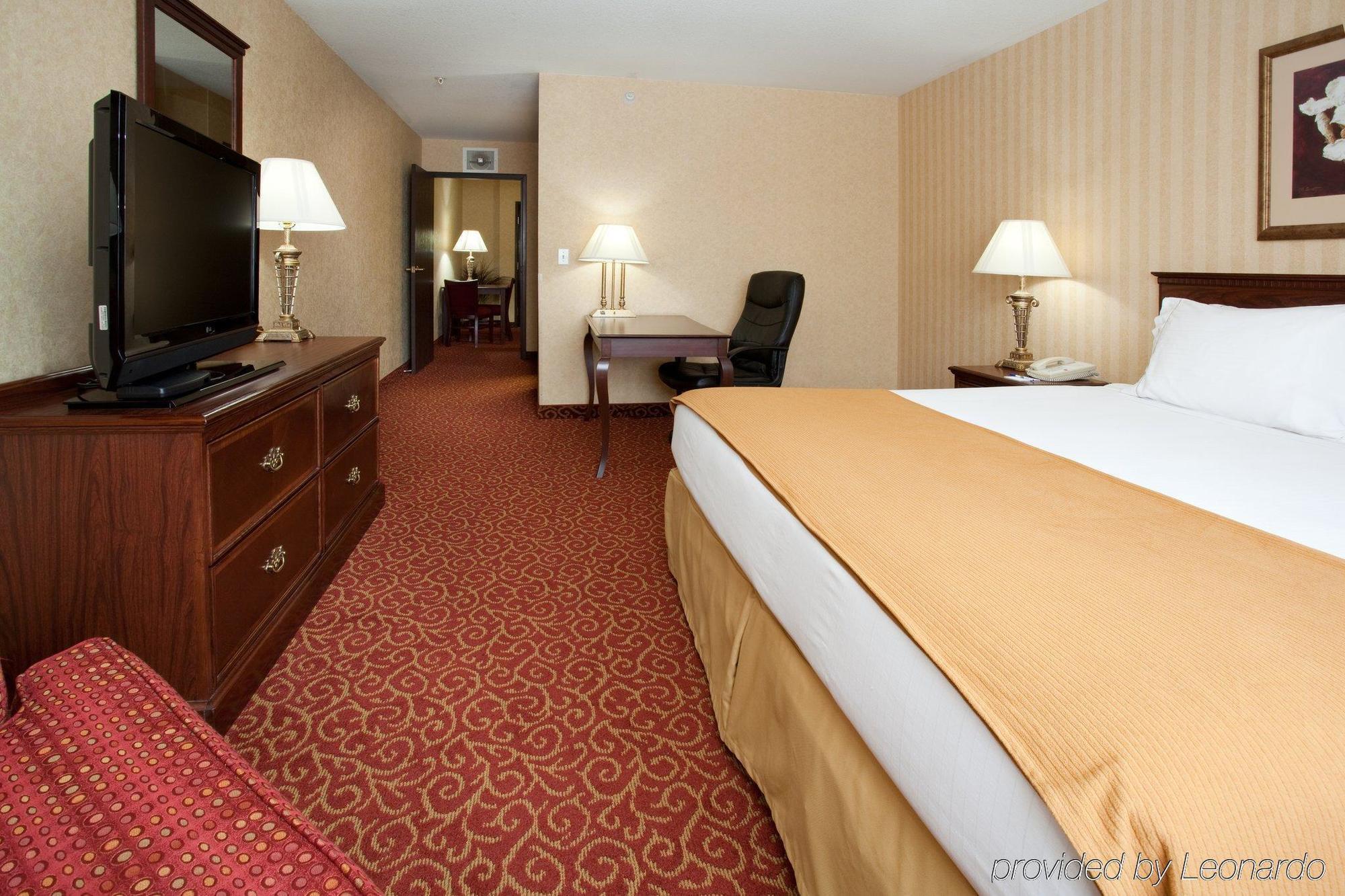 Holiday Inn Express Layton - I-15 By Ihg Room photo