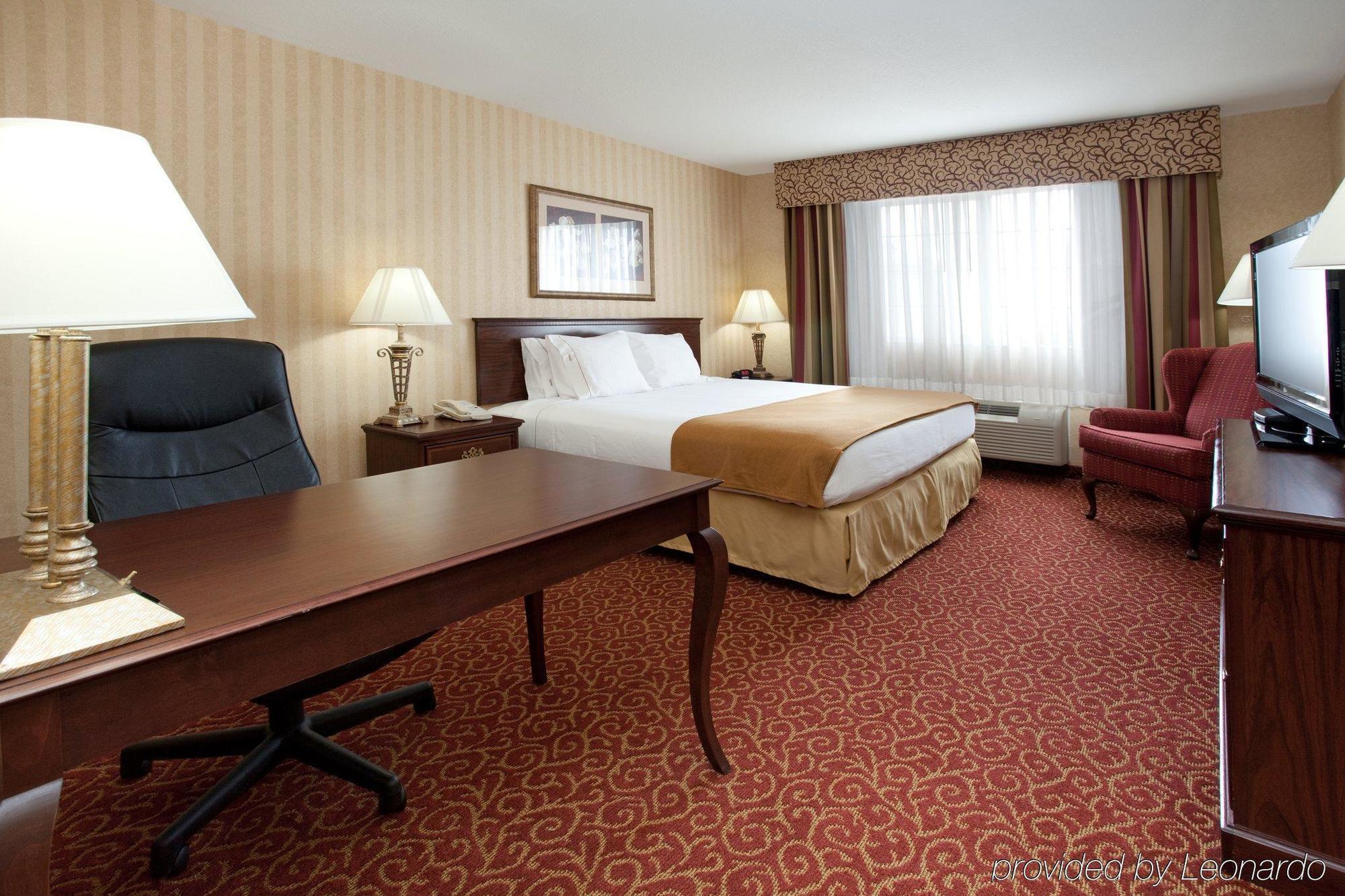 Holiday Inn Express Layton - I-15 By Ihg Room photo
